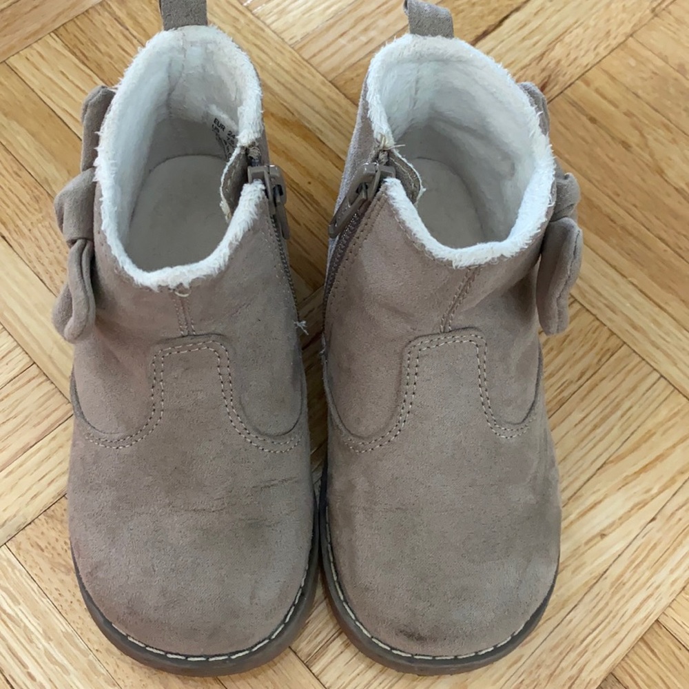 H&M boot nice material perfect for your toddler